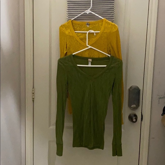 SOLD $3 IF BUNDLED 🦄VINTAGE🦄 🔶Lot 2 BKE Long sleeve Burnout Tees - Picture 1 of 9